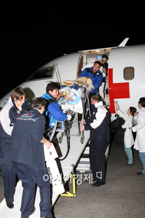 [포토]서울공항 도착한 석해균 선장