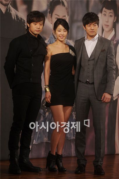 Chun Jung-myung, Han Ji-hye and Lee Sang-yoon [Lee Ki-bum/Asia Economic Daily]