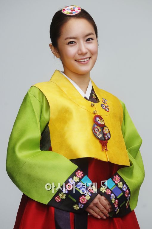 [헬로!신묘년]유하나 새해인사 "'파라다이스목장' 많이 사랑해주세요"(인터뷰)