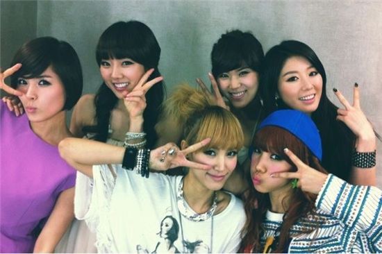 쥬얼리, 화려한 인맥 과시..86라인 이어 심형래와 '찰칵'