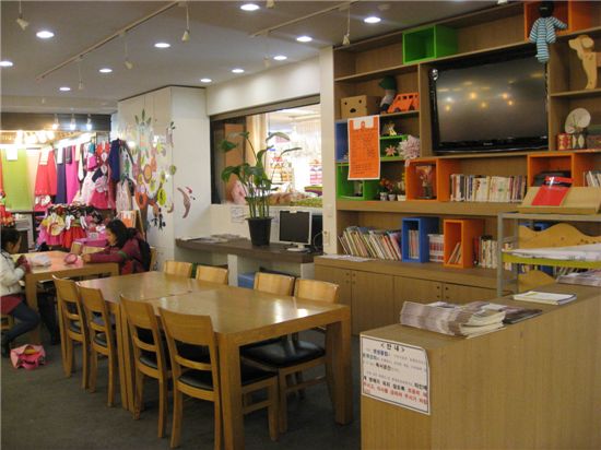 도서관? 동아리?..전통시장에 부는 '문화의 바람'