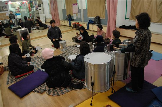 도서관? 동아리?..전통시장에 부는 '문화의 바람'