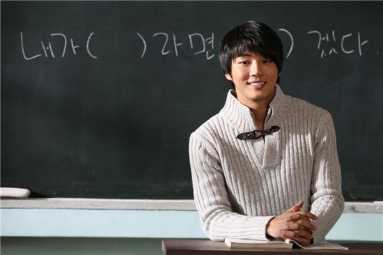 윤시윤, 차기작 '백프로' 통해 섬마을 선생님 변신