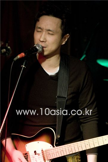 DJ [Lee Jin-hyuk/10Asia]