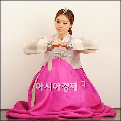 [한복포토]홍수아 '새해 복 많이 받으세요!'