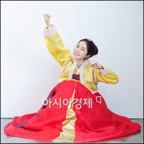 [한복포토]유인나 '신묘년에는 더 뛰어오를께요!'