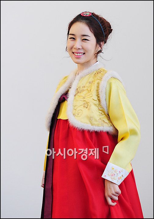 [한복포토]유인나 '신묘년에는 더 뛰어오를께요!'
