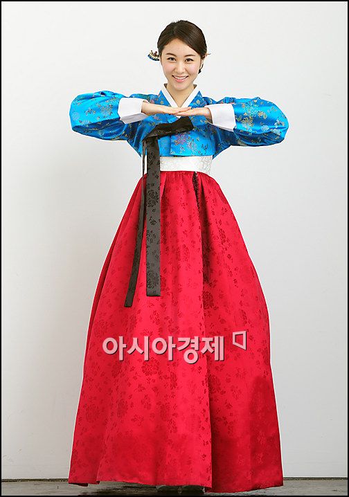 (한복협찬=씨실과날실)