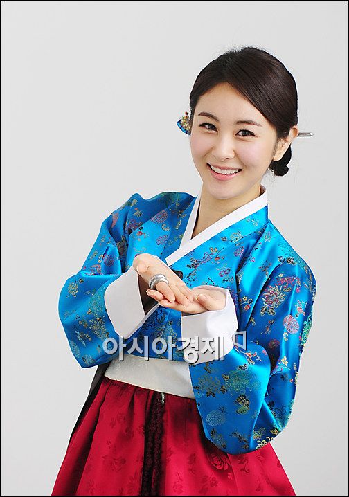 (한복협찬=씨실과날실)