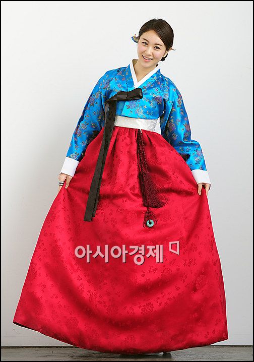 (한복협찬=씨실과날실)
