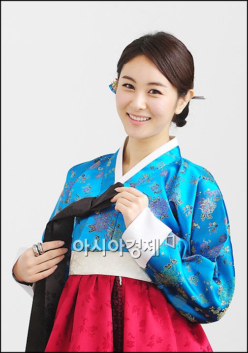 (한복협찬=씨실과날실)
