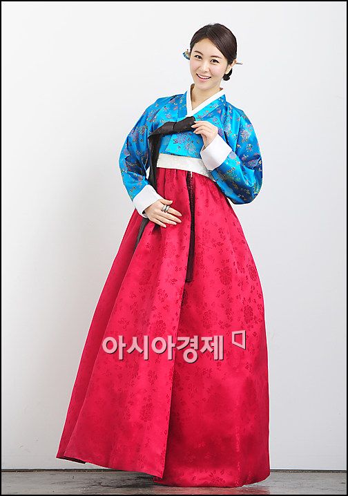 (한복협찬=씨실과날실)