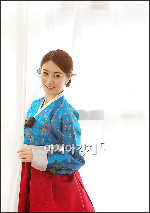 (한복협찬=씨실과날실)