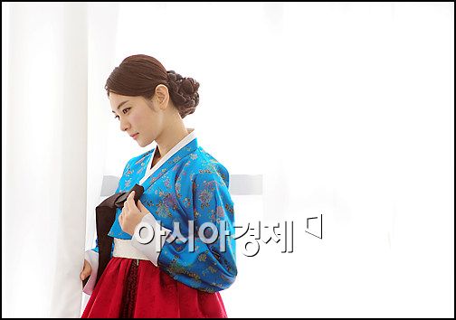 (한복협찬=씨실과날실)