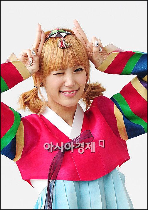 [한복포토]쥬얼리 김은정 '신묘년 토끼보다 귀엽죠?'