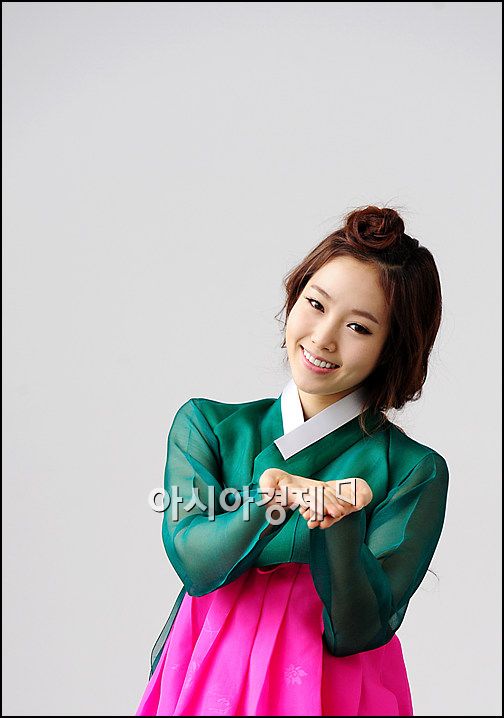 [한복포토]쥬얼리 박세미 '새뱃돈 주세요!'