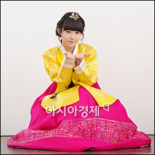 [한복포토]걸스데이 유라 '새뱃돈 주세요!'