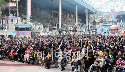[포토]가든스테이지 가득 메운 시민들
