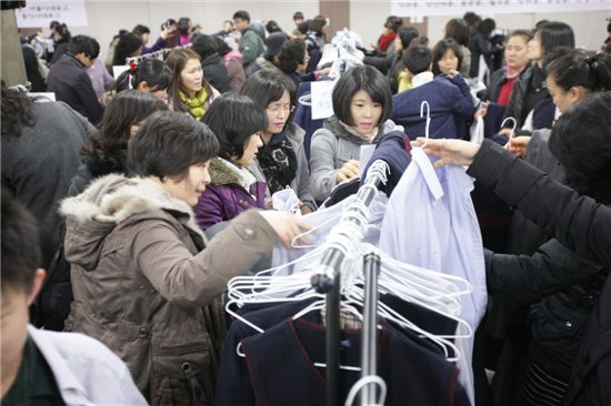 교복 한 벌에 단돈 2000원!