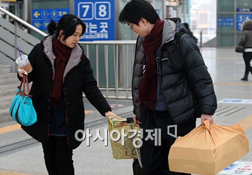 [포토] 고향의 선물 가득 안고