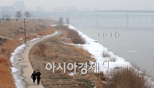 [포토] 연휴 마지막날 즐기는 커플