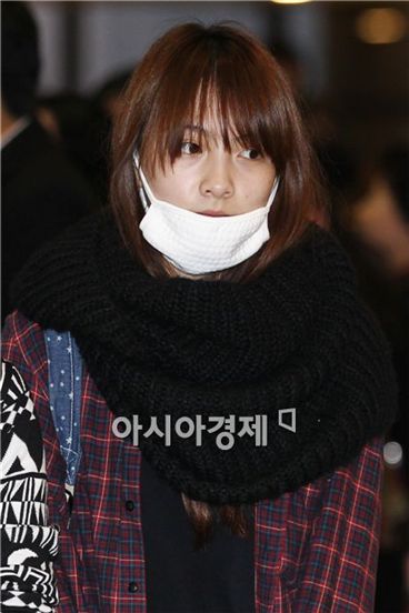 [PHOTO] KARA Gu Hara, Kang Jiyoung leave for Japan