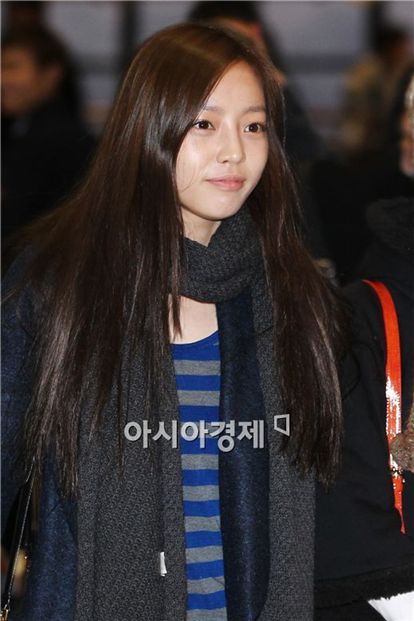 [PHOTO] KARA Gu Hara, Kang Jiyoung leave for Japan