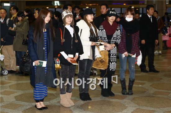 [PHOTO] KARA departs for Japan