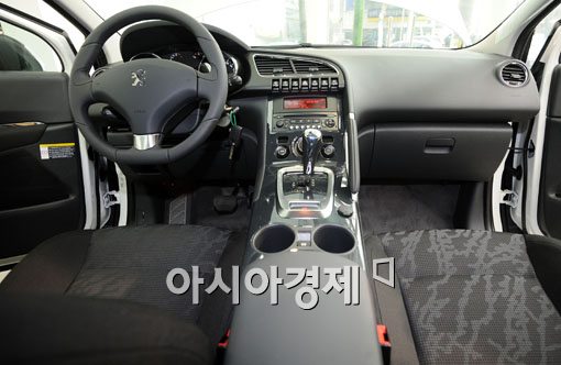 [포토]운전을 부르는 푸조 New 3008 실내 인터리어