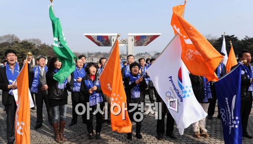 [포토]동계올림픽 유치를 기원하며..