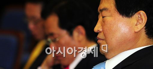 [포토] 눈감은 안상수 대표