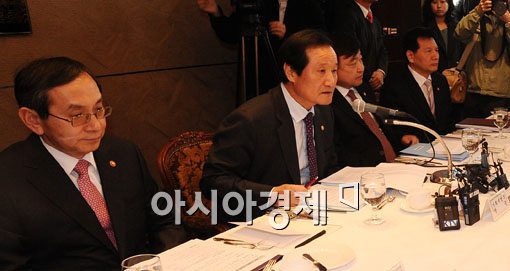 [포토] 모두 발언하는 윤증현 장관