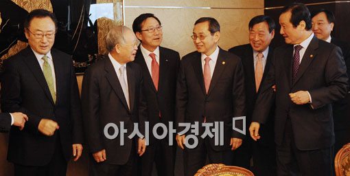 [포토] 의견 나누는 경제부처·경제5단체장