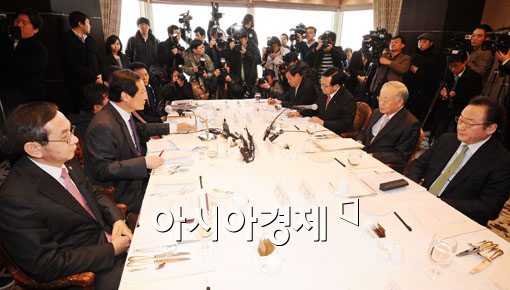 [포토] 한자리에 모인 경제부처·경제5단체장