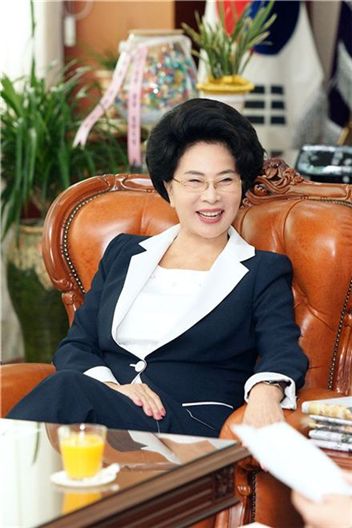 [총장님의 책 14편]"역경에 맞서는 해답, 유머와 해학"