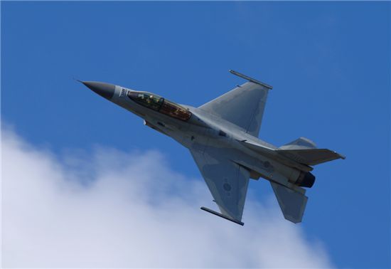 이라크, 미제 F-16 18대 30억 달러에 구매