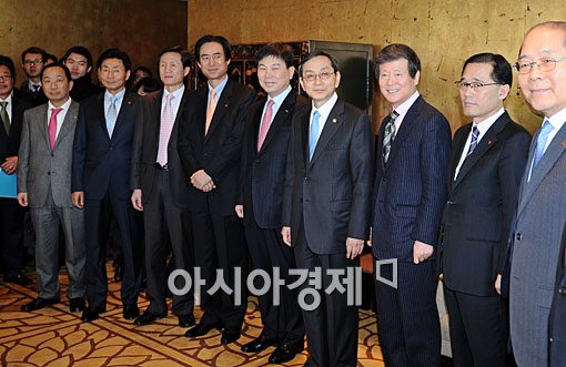 [포토] 유통업계 대표 만나는 김동수 공정위장