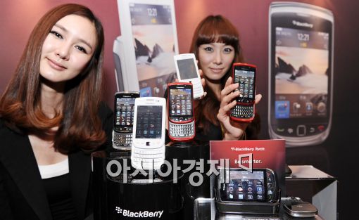 [포토]블랙베리 토치 '쿼티자판+터치스크린'