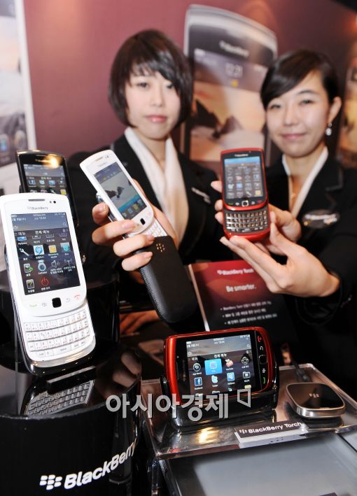 [포토]블랙베리 6 OS 탑재 블랙베리 토치 9800 출시 