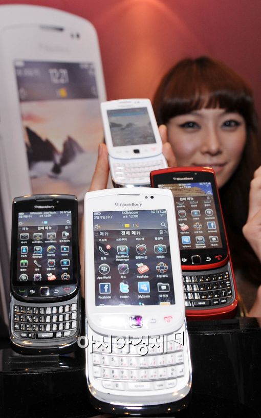 [포토]슬라이드형 블랙베리 토치(Torch) 출시