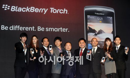 [포토]'블랙베리 토치' 국내 출시 