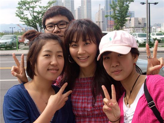 '첫 피처링' 김하늘, 뮤직 포토스토리 공개 '눈길'