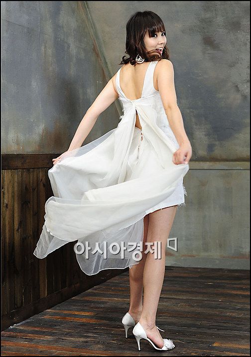 [포토]김지우, 휘날리는 웨딩드레스