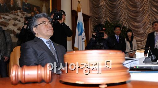 [포토]근심어린 김중수 총재