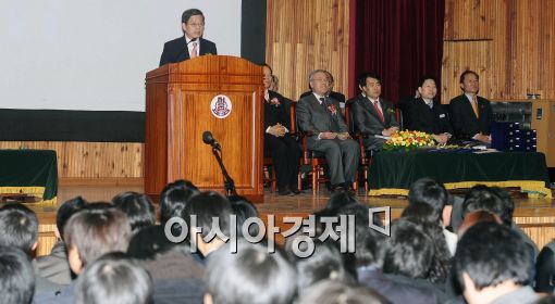 [포토]축사하는 김황식 총리