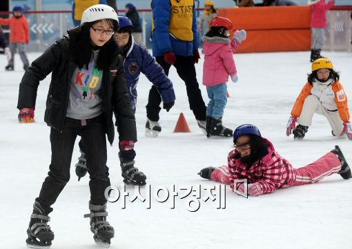 [포토]넘어져도 즐거운 스케이트!