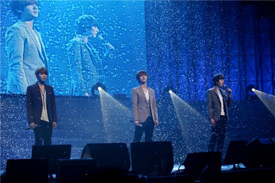 Super Junior-K.R.Y. woos 5,000 fans at first concert 