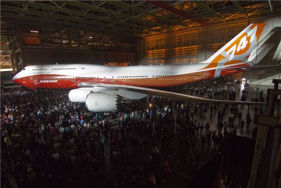 보잉, 신형 747-8 인터콘티넨탈 전격 공개