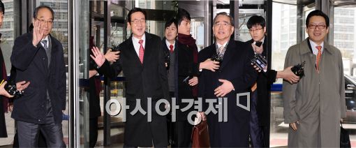 [포토]신한은행 들어서는 회장 후보들