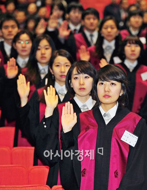 [포토] 매서운 눈빛의 신임 여검사